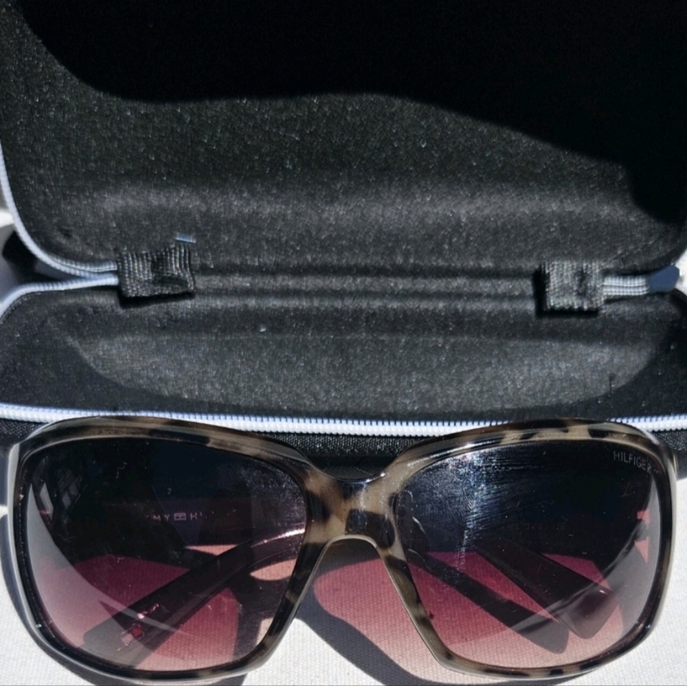 Tommy Hilfiger Women's Oval Tortoise Shell Wrapped Sunglasses Rose Tint TH7152